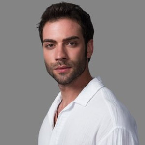 Актёр Бурак Беркай Акгюль